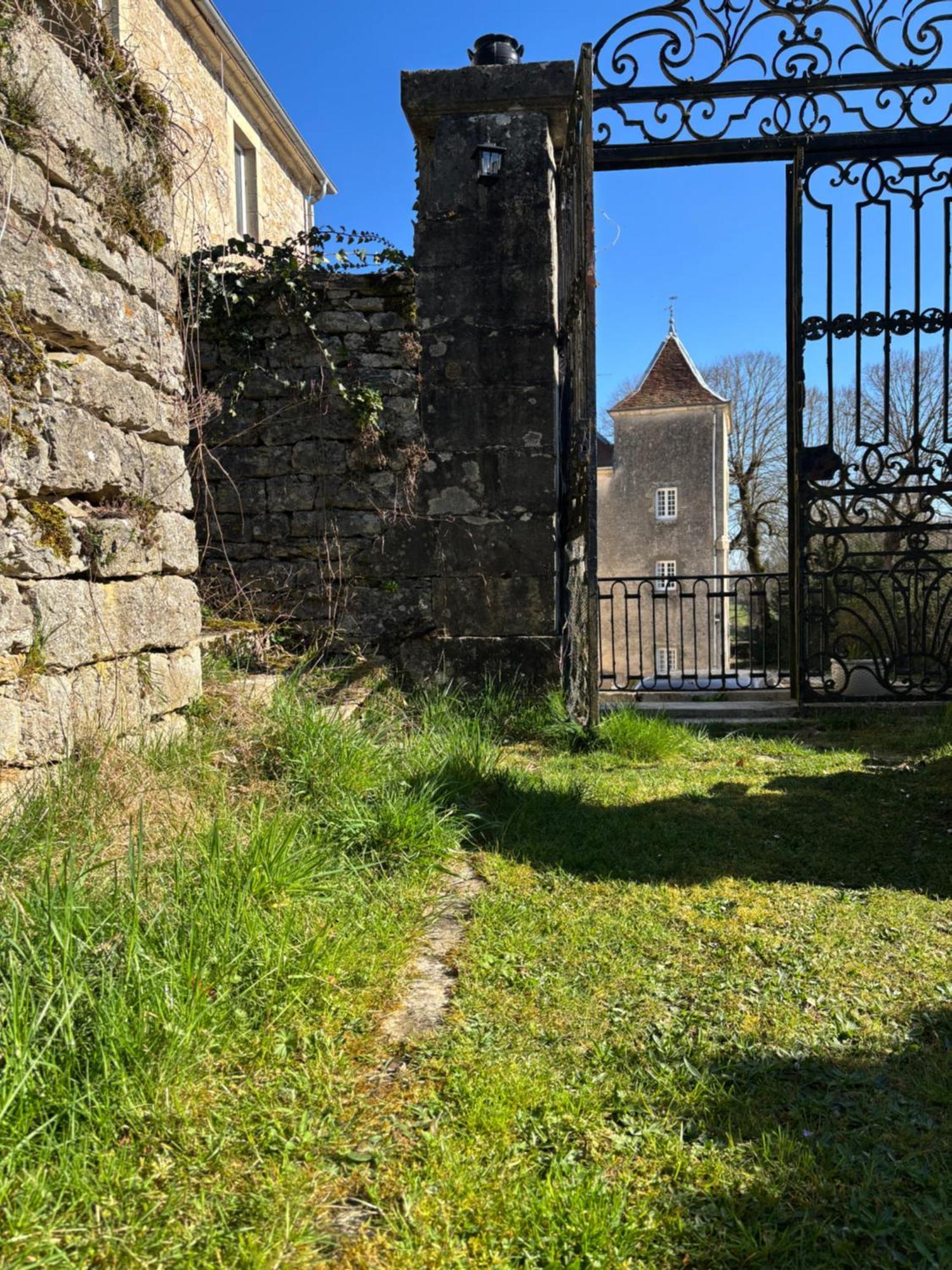 Chateau La Hussardiere Dampierre-sur-Salon Exterior photo